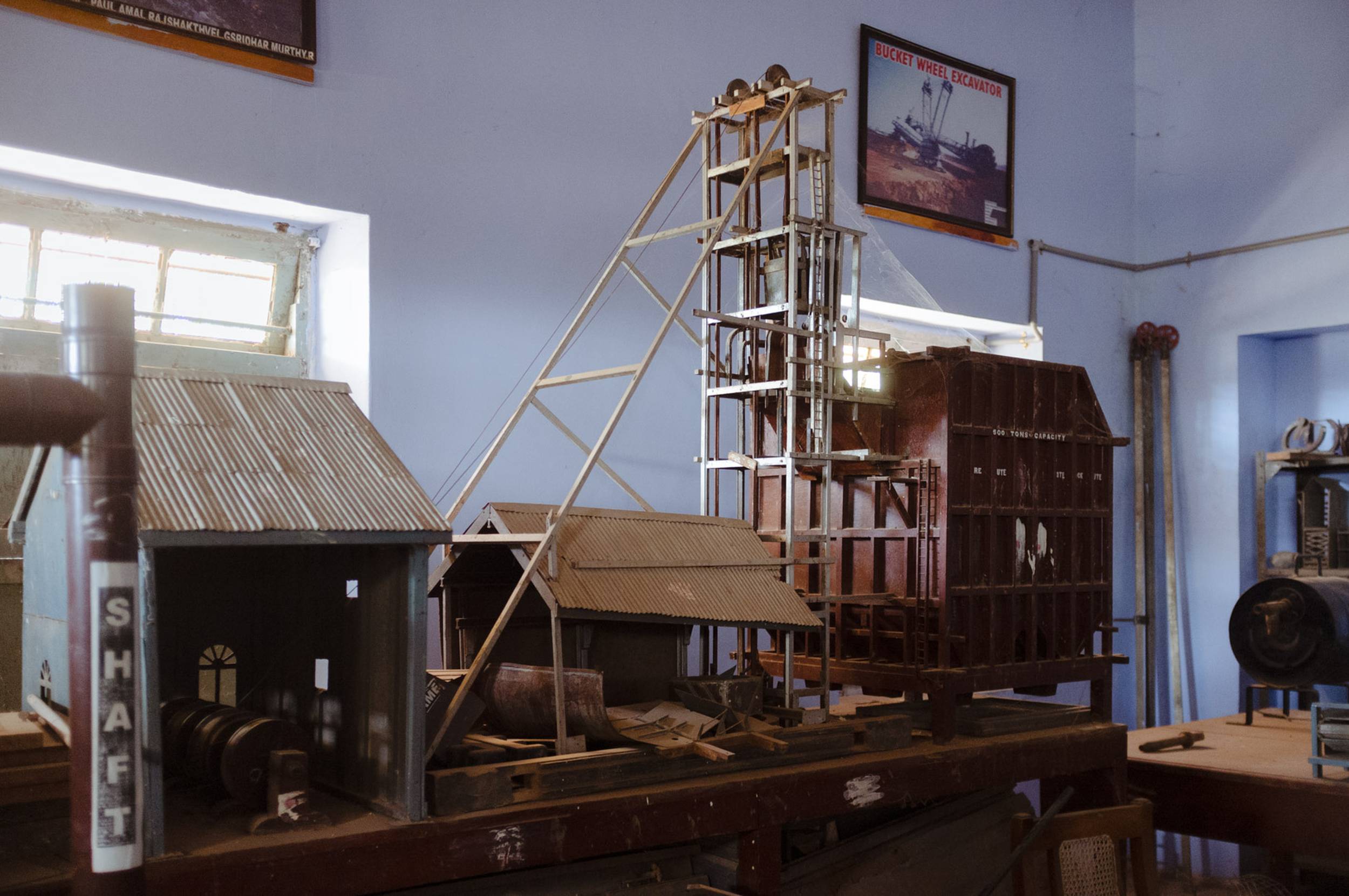 Roee Cohen. School of Mines model warehouse. 2019